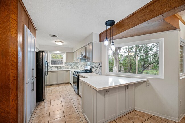 Foto del edificio - 8110 Bob White Dr