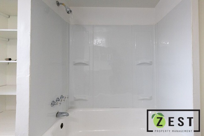 Foto del edificio - 15452 Greenfield Road