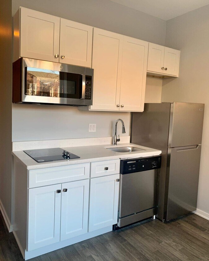 Primary Photo - Brand New Studio 2 Blocks from Edgewater B...