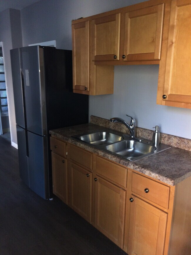 Flamante fridge+ de planta de la cocina - 1057 W Polk St
