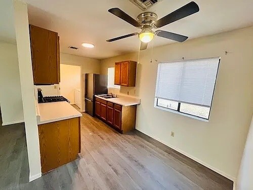 Foto del edificio - 826 E Waverly St