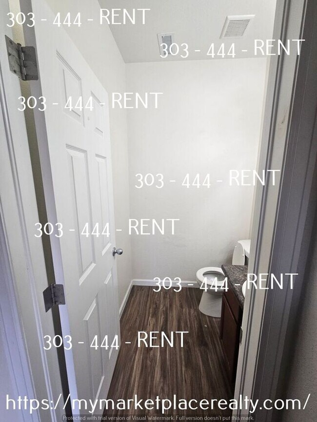 Foto del edificio - Make this your new home in time for the ho...