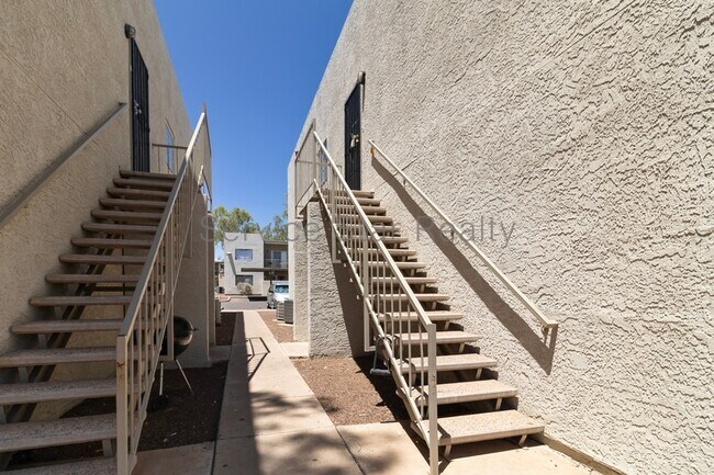 Building Photo - 2831 E Monte Cristo Ave