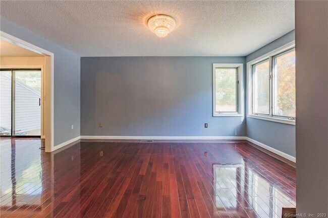 Building Photo - 13 Dutton Pl Way