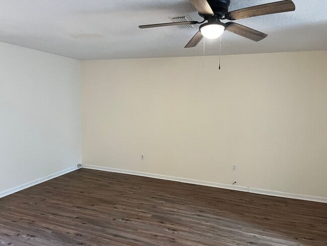 Foto del edificio - 3 Bedroom Home in Lee County for rent!