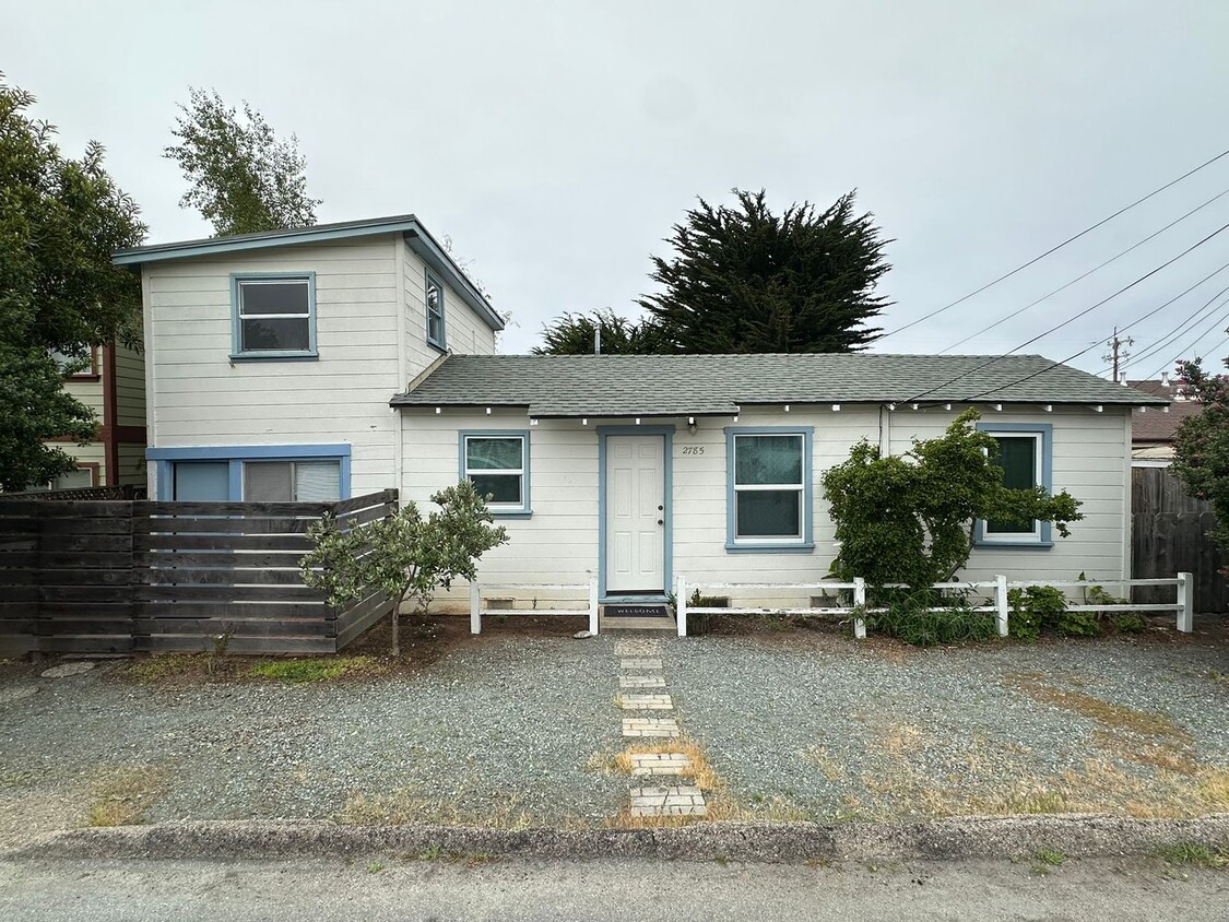 Primary Photo - 2785 Birch Ave