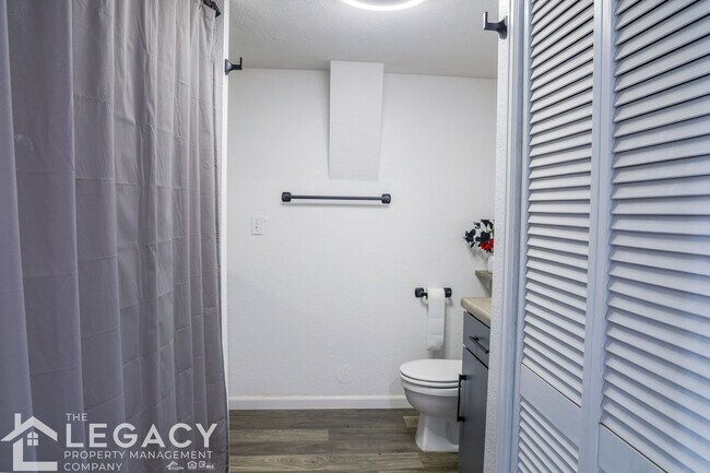 Foto del edificio - Updated Eastside Home