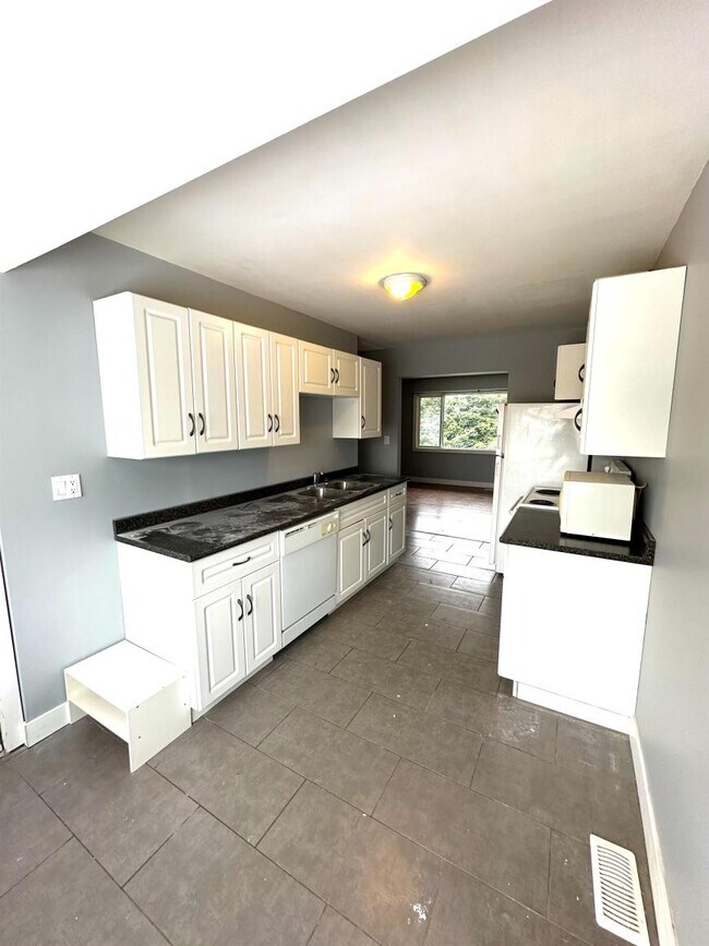 Photo du bâtiment - 3 bedroom in Kitimat BC V8C 1N5