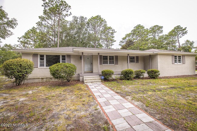 Building Photo - 9 Castlewood Dr