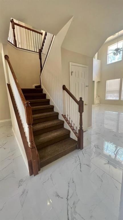 Building Photo - 7128 Avignon Dr
