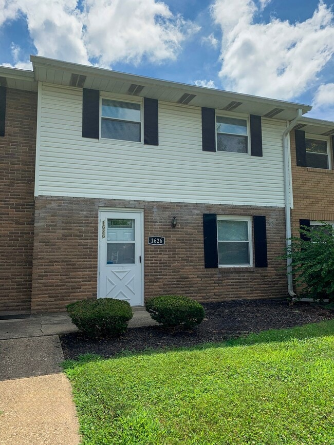 Building Photo - 1626 Williamsburg Ln E