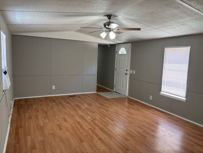 Foto del edificio - 2 BED, 2 BATH MOBILE HOME LOCATED IN CANDOR