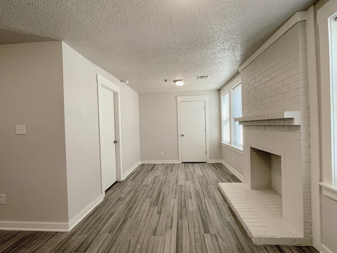 727 Culbertson Dr Unit 212, Oklahoma City, OK 73105 Room for Rent in
