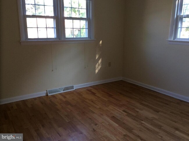 Building Photo - 128 Fox Dr