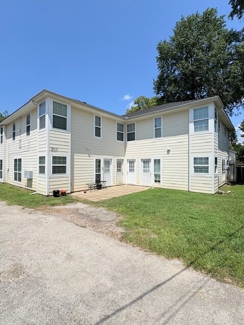 Building Photo - 507 S Bonner Ave