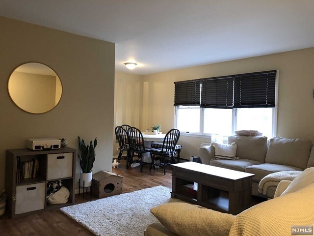 Foto del edificio - 506 Wanaque Ave