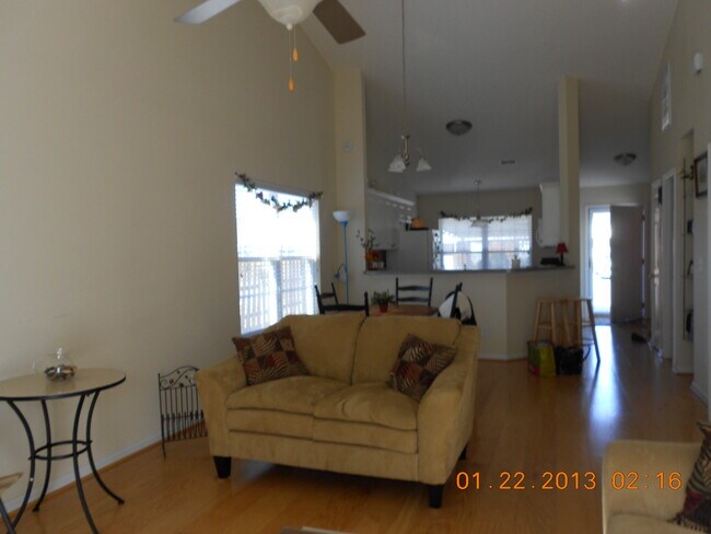 Building Photo - 123 Colonial Commons Ln