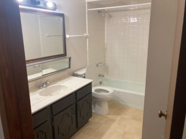 Building Photo - 10628 W Bobolink Ave