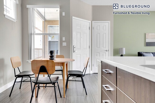 Foto del edificio - 1263 Lakeside Dr