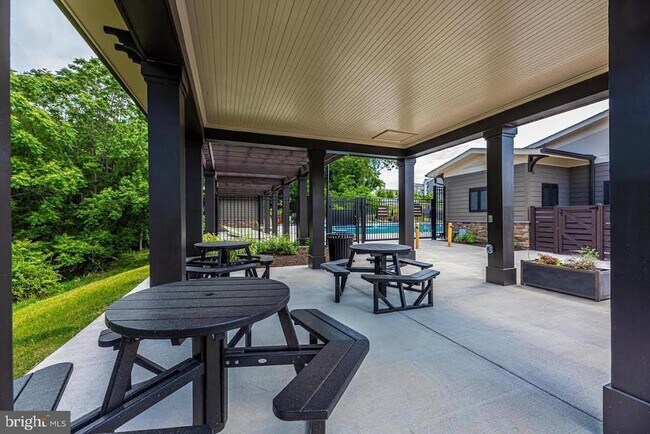 Building Photo - 8481 Hedwig Ln