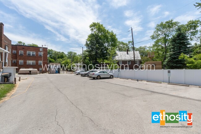 Building Photo - 4815 E Washington St