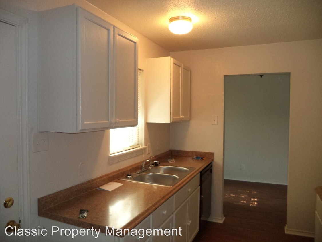 Building Photo - 417 Meadowbrook Dr