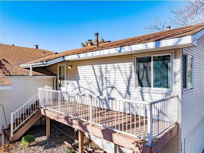 Foto del edificio - 7922 Timber Lake Dr