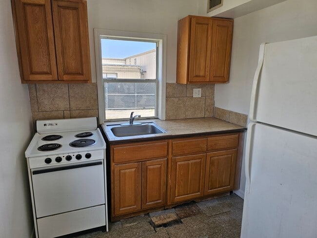 Photo - 1 Bed rental @ OBT & 22nd Apartment