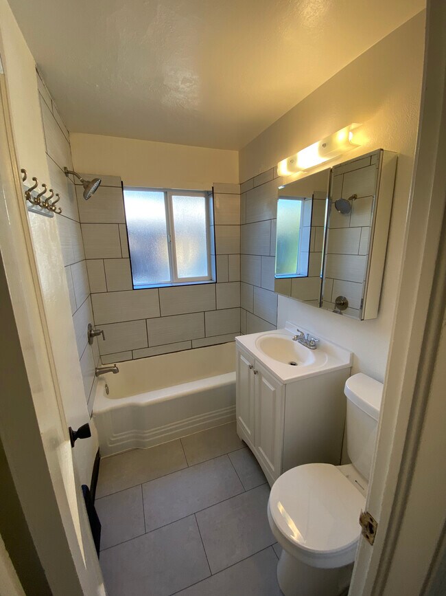 Photo - 859 S Le Grand St Apartments