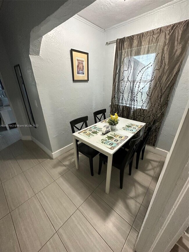 Foto del edificio - 1700 SW 10th St