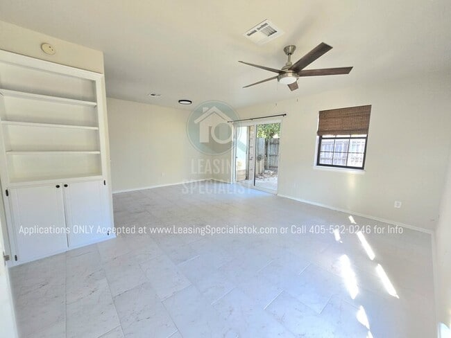 Building Photo - West Norman 2 Bed 1.5 Bath Fully Remodeled...