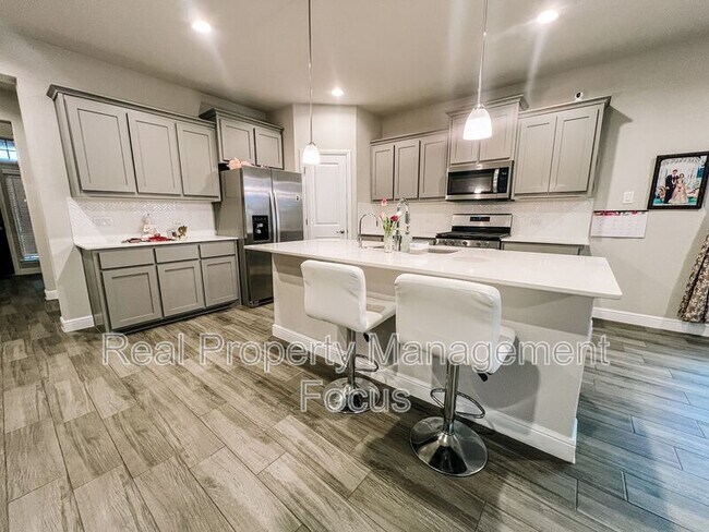 Foto del edificio - 5516 Nelson Pkwy