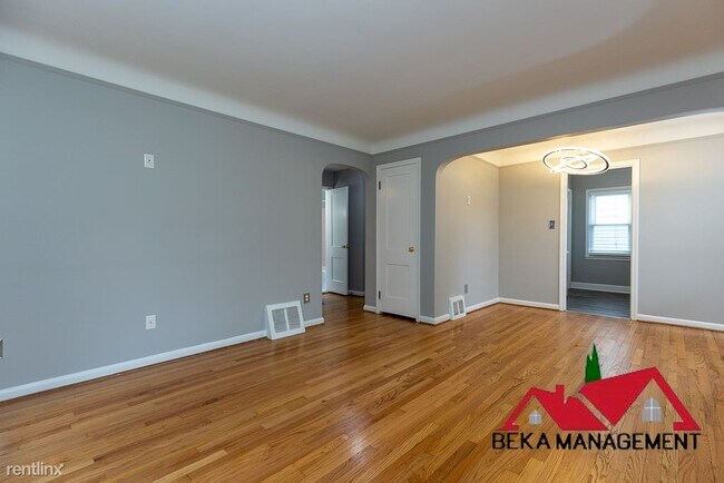 Building Photo - 3 br, 1 bath House - 11392 Columbia