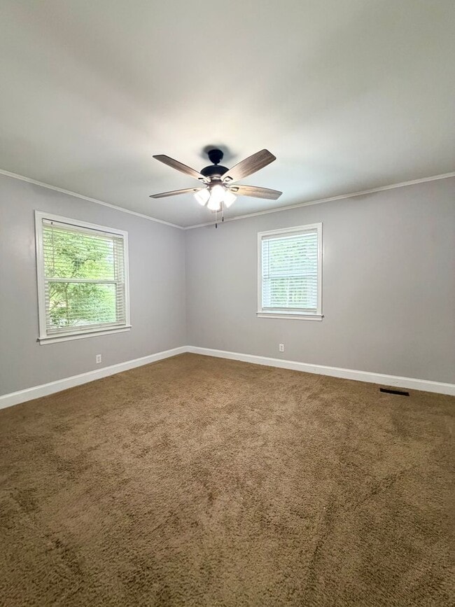 Building Photo - 2 Bed 1 Bathroom on 1 Acre of Land