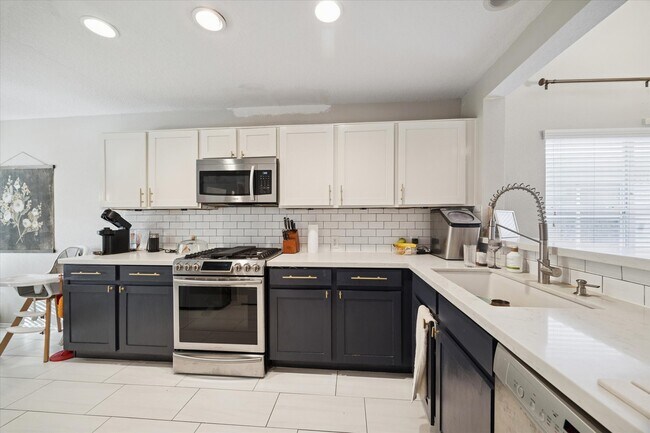 Foto del edificio - 5802 Spring Sunrise Dr