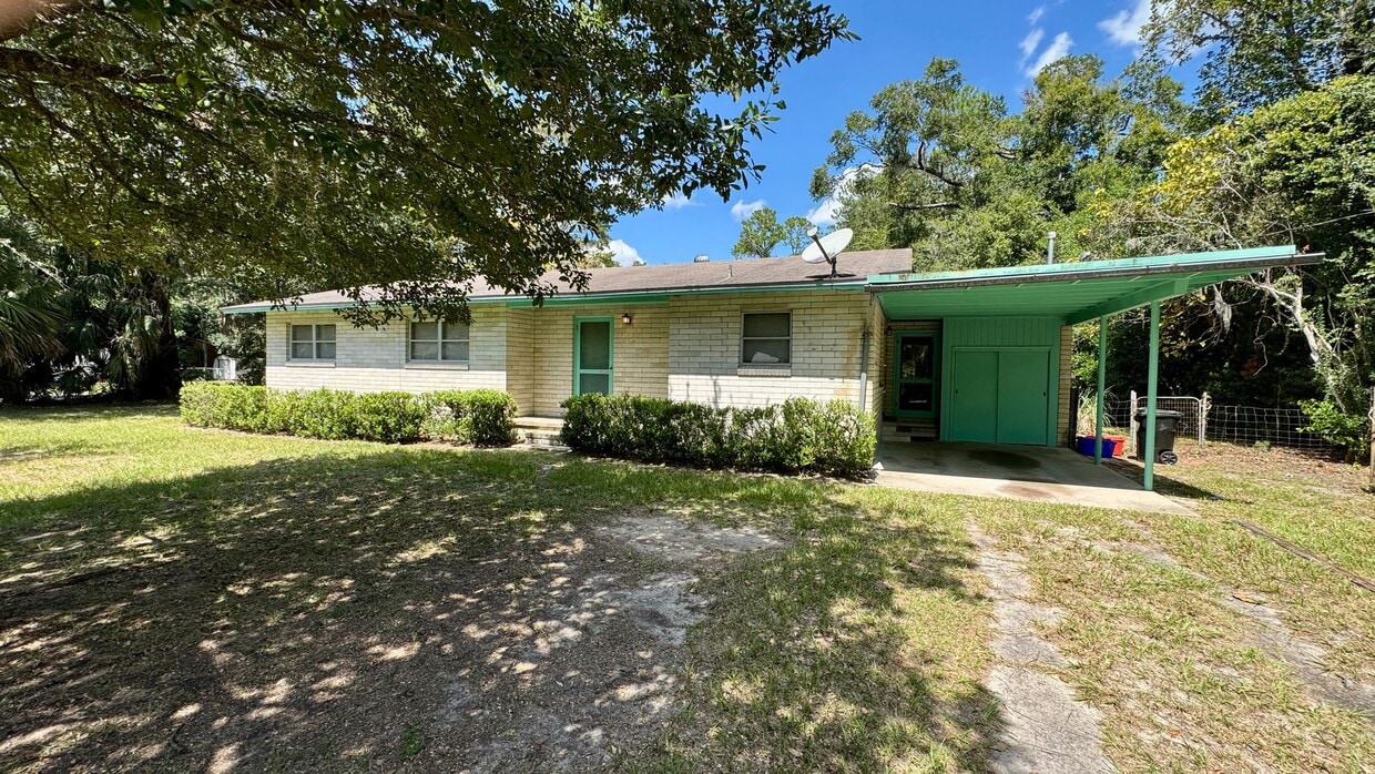 Old Time Charmer in NW Area! - Nice 3 bedroom 2 bath in the heart of NW G...