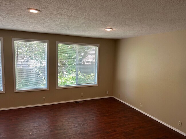 Foto del edificio - 3 Bedroom, 2 Bath House in Dundee- Great L...
