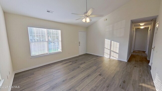 Foto del edificio - 4264 Sunglow Dr