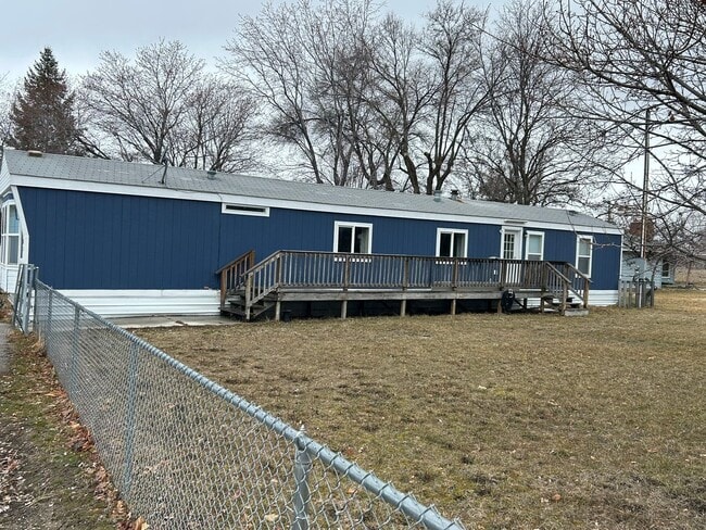 Building Photo - Remodeled 2 bed 2 bath mobile home on large lot