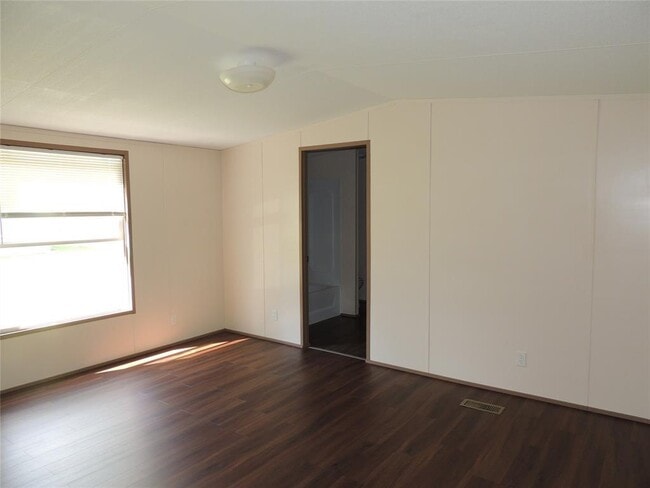 Building Photo - 135 Geerts St