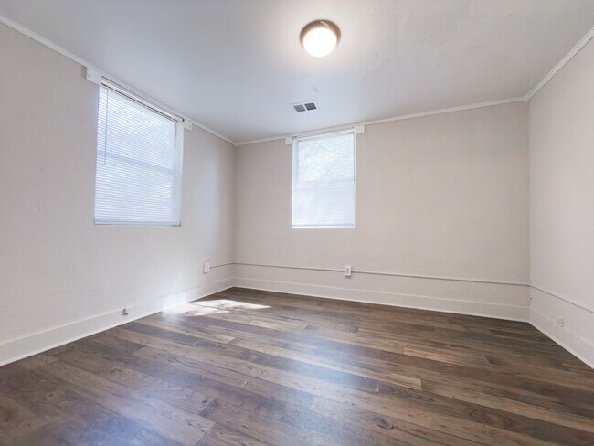 Foto del edificio - 2181 Eleanor Dr