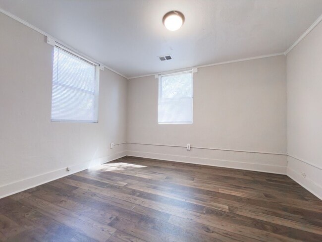 Building Photo - 2181 Eleanor Dr
