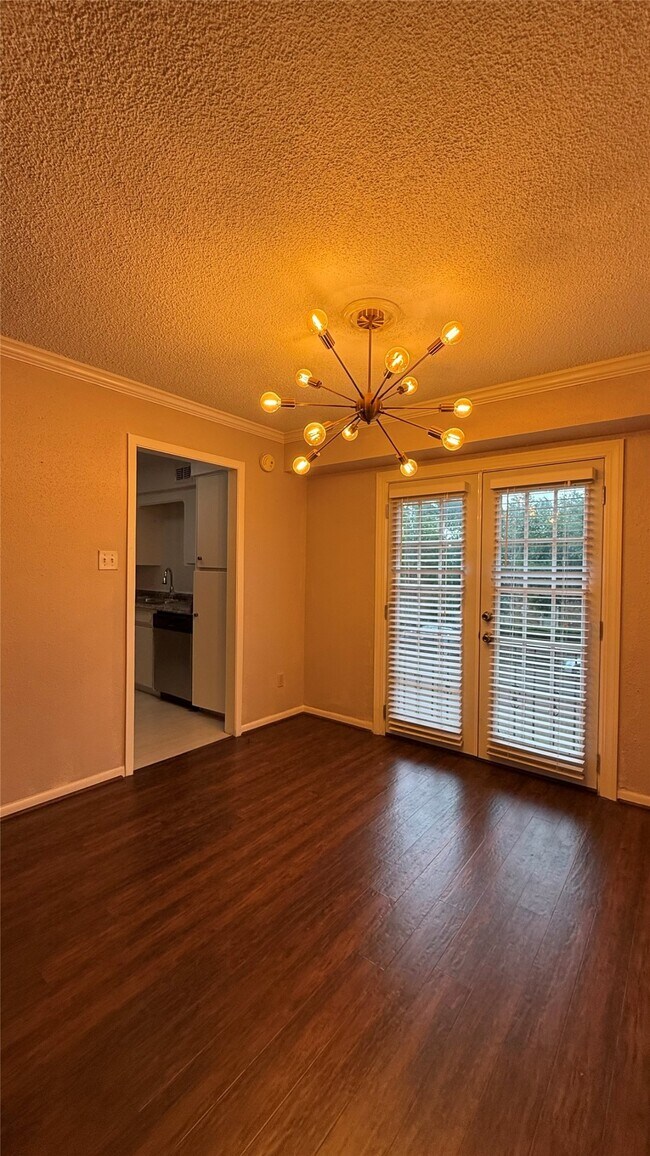 Building Photo - 2744 Briarhurst Dr
