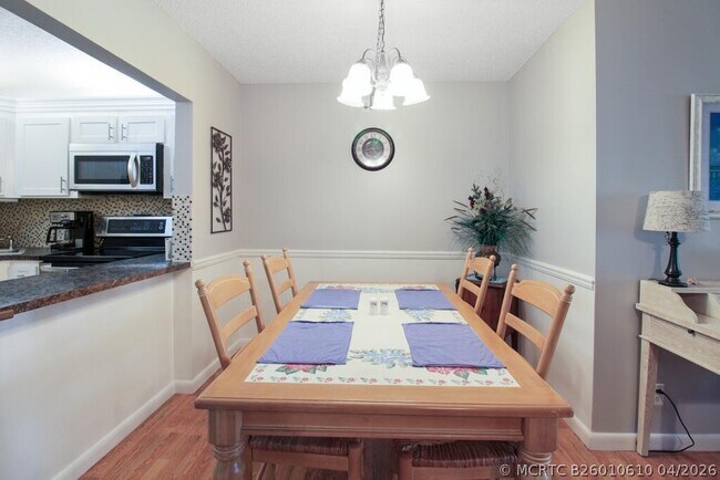 Foto del edificio - 407 Pine Glen Ln
