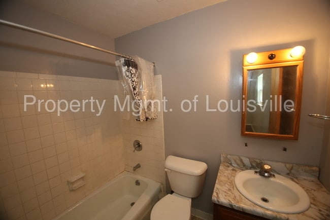 Building Photo - 814 Melford Ave