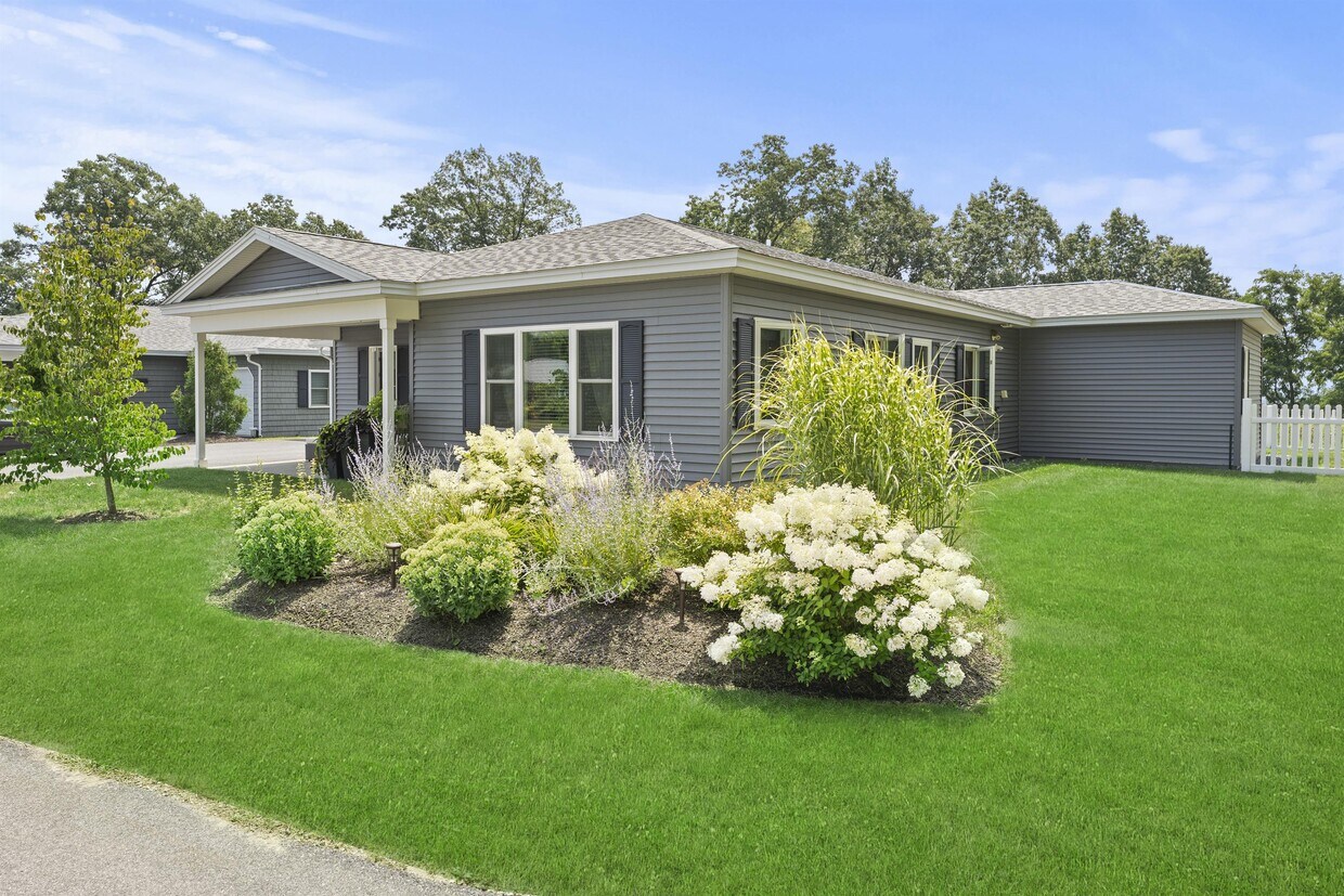 Primary Photo - 24 Dogwood Dr
