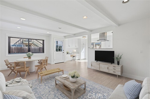 Foto del edificio - 2048 Garden Ln