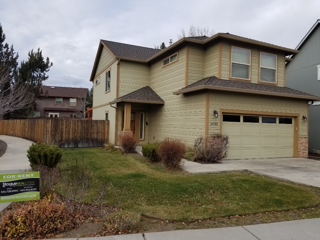 Primary Photo - 20742 NE Angora Ct