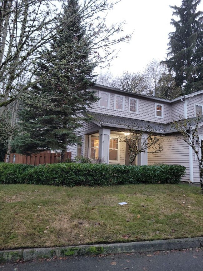 Foto del edificio - 3 Bed + Bonus Room 2.5 Bath Home Snohomish