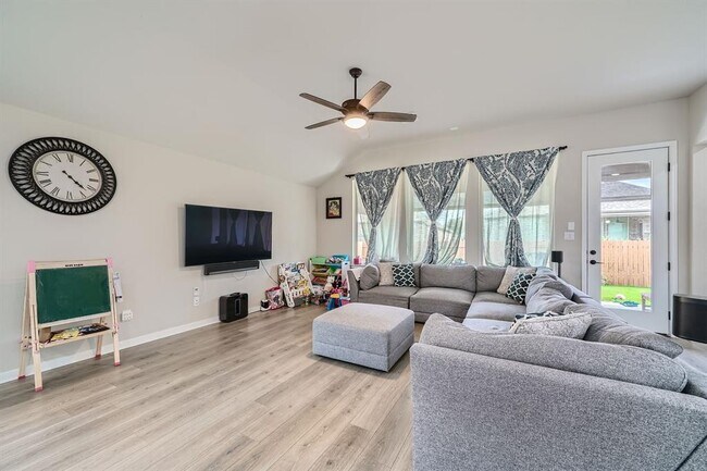 Building Photo - 841 Whitetail Dr